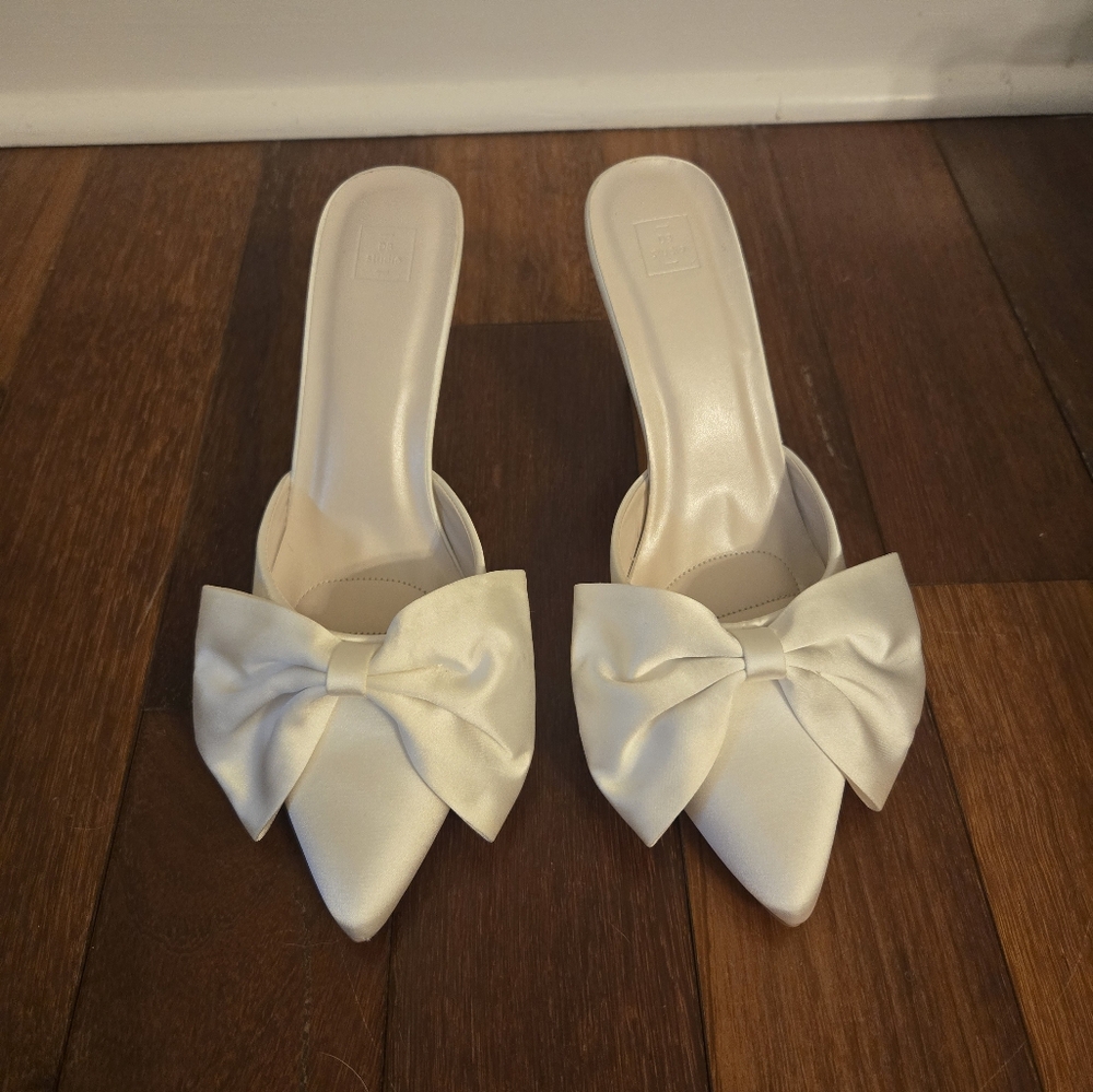 DB Studio White Bow Mules